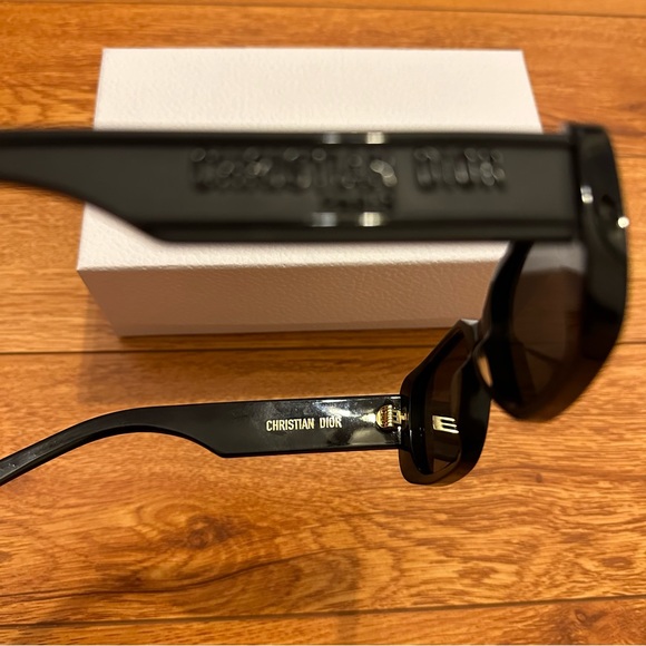 🚫 SOLD on Mercari: DIOR Wildior rectangular-frame sunglasses - Picture 5 of 15